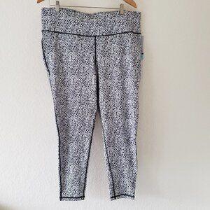 NWT - Ideology Woman's Plus 7/8 Length Printed Leggings - Size 2X